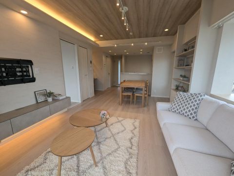 ダイニングで一家団欒！カウンターキッチンからすぐに料理が出てきます♪