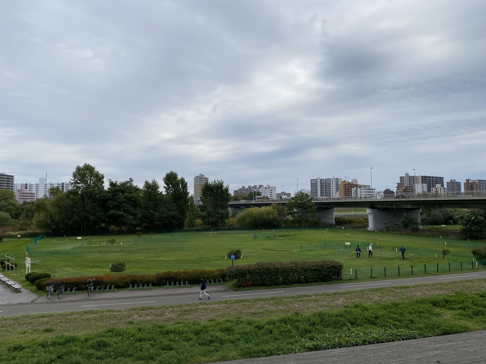 河川敷（リバーサイド）