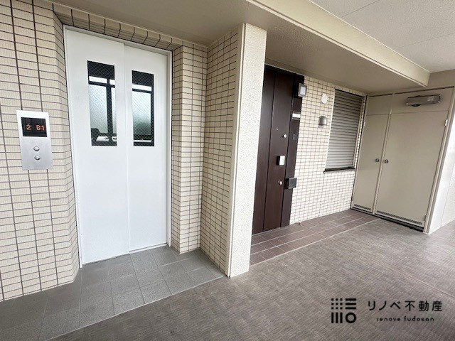 エレベーターを上がったらスグ隣がお部屋なので、超便利ですよ！