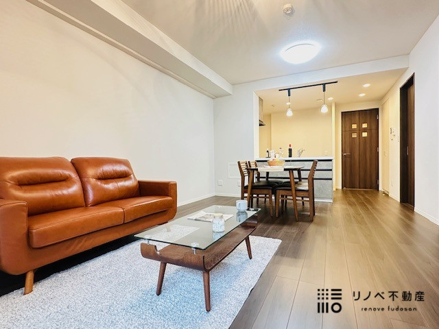 大人気の東山線沿線で、大切なペットと住めるリノベ済み物件の登場です！ 約16.6畳のLDKは暖かな日差しが差し込む広々とした空間です！