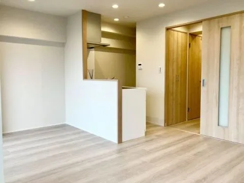 新規デザインリフォーム施工！南東向き角部屋です♪