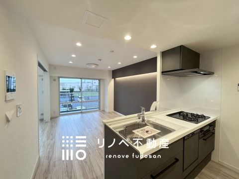 12帖のリビングに面した開放感のあるカウンターキッチン。会話を楽しみながら料理ができる、人気の対面型です