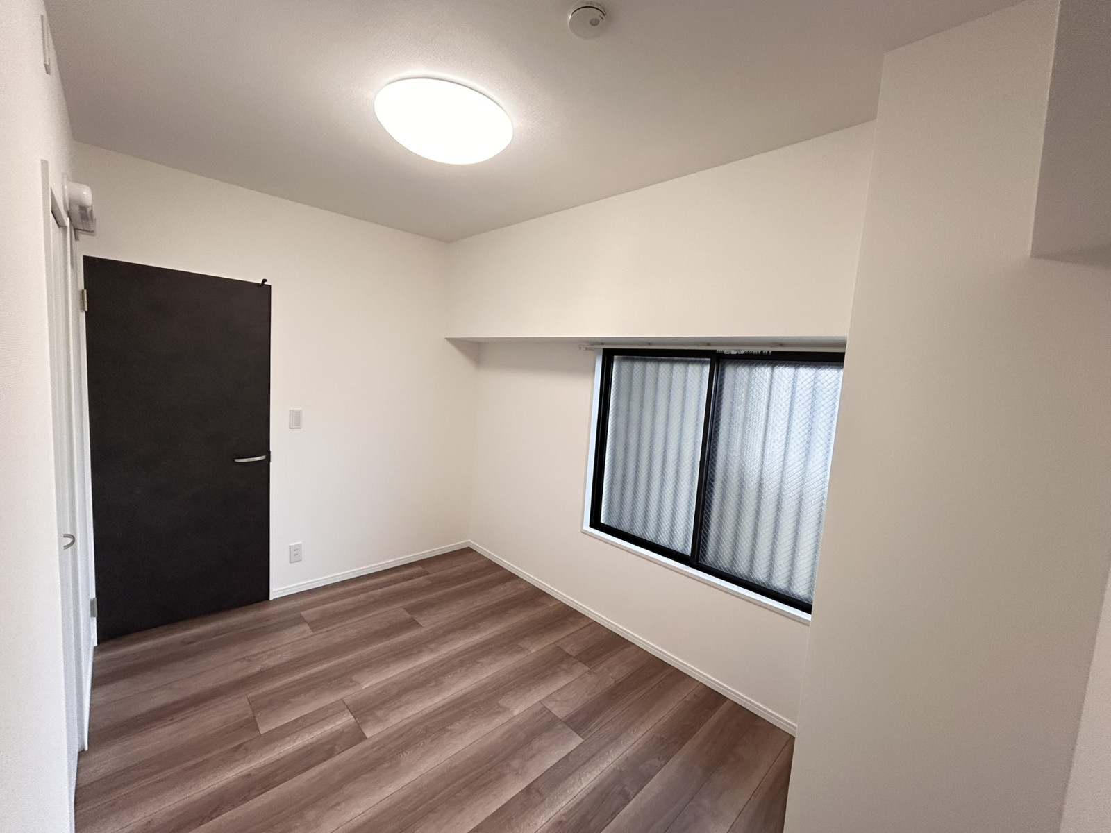 5.5帖の北側の洋室