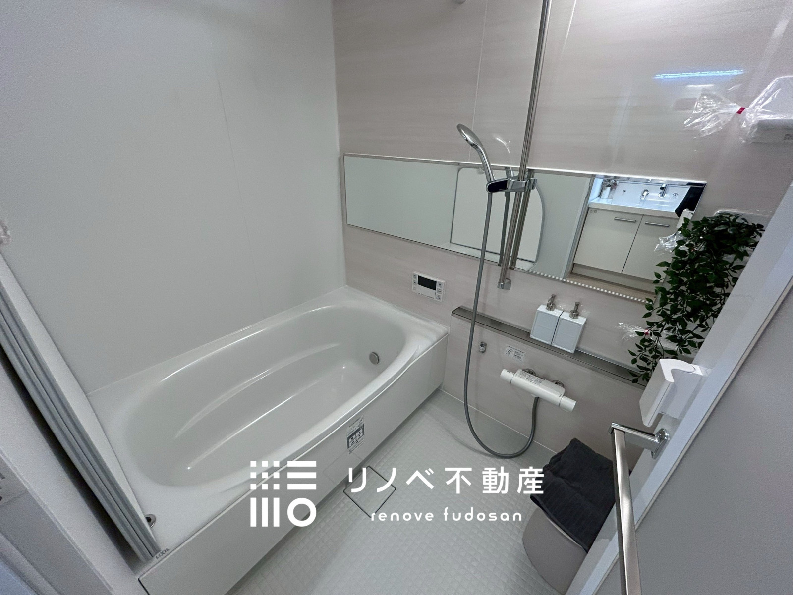 2025年7月ユニットバス交換済み♪ 白基調の明るい浴室♪