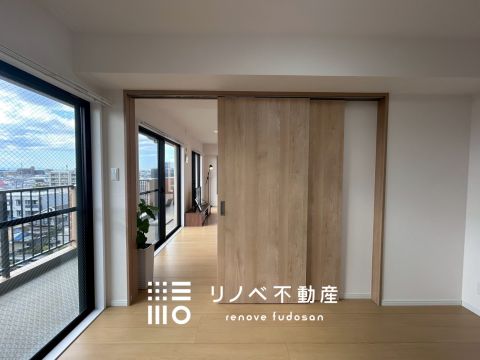 リビングに隣接する6帖の洋室♪