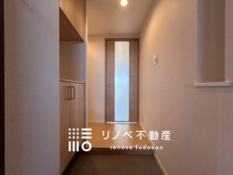 ダウンライトが帰りを温かく迎ええてくれそう♪