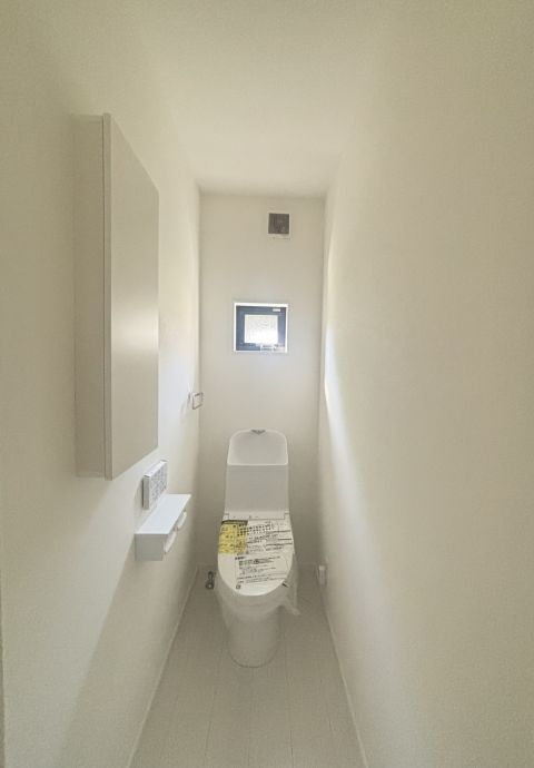 シンプルで美しいトイレは、毎日気持ちよく使える空間です。