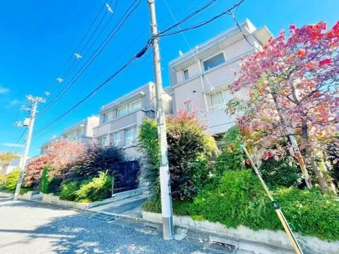 地下平置き駐車場の専用使用権あり！車が持てるお部屋です♪