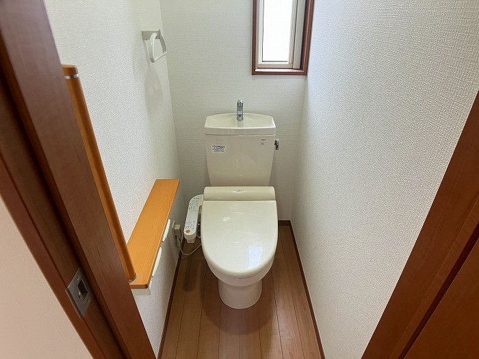 2階トイレ。トイレは各階にございます。