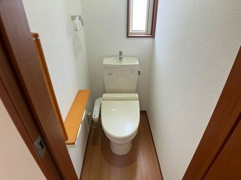 2階トイレ。トイレは各階にございます。