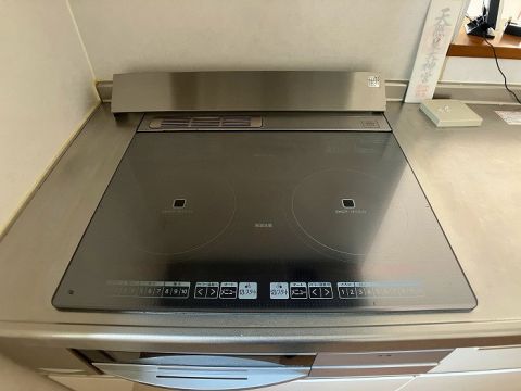 お車は並列で3台駐車可能です。ご家族で2台分使用していても、来客用駐車スペースも確保できて安心です。