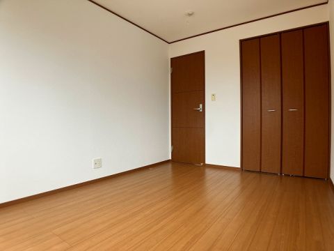 2階バルコニー側洋室約6帖です。