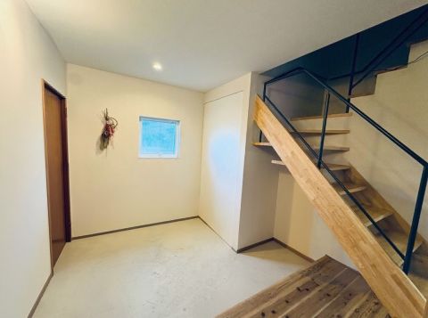 室内画像は、実際の現地写真から、家具類を CGにて消去したイメージ画像です。