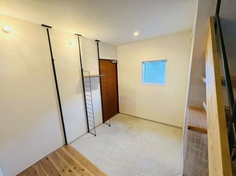 室内画像は、実際の現地写真から、家具類を CGにて消去したイメージ画像です。