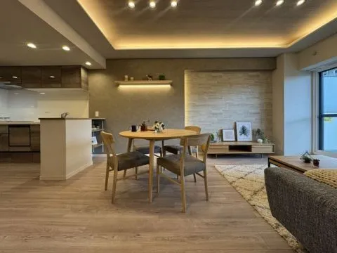 【ＬＤＫ】こだわりのフルリノベーションにより上質な住空間を実現。暮らしを彩るあたたかなお住まいです！