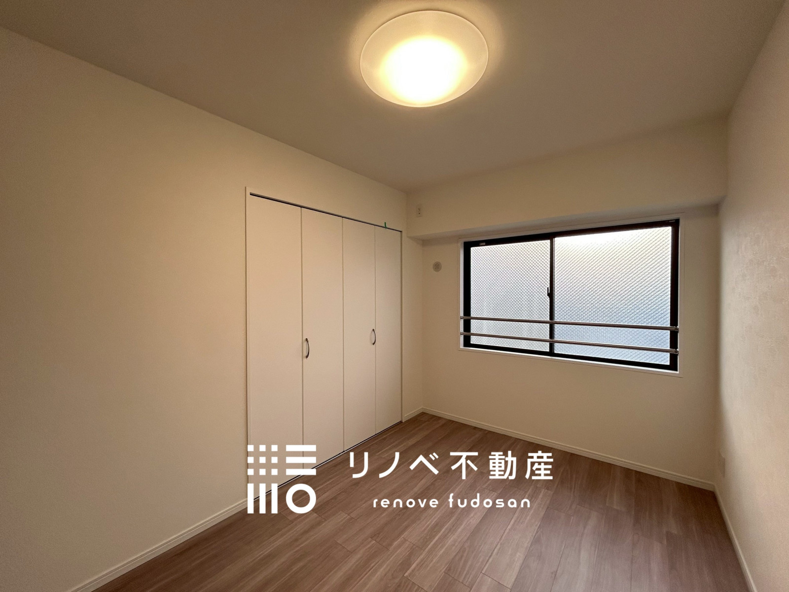 5.1帖の洋室にはクローゼットを完備。整えやすい収納スペースがあり、落ち着いて過ごせるプライベートルームです。