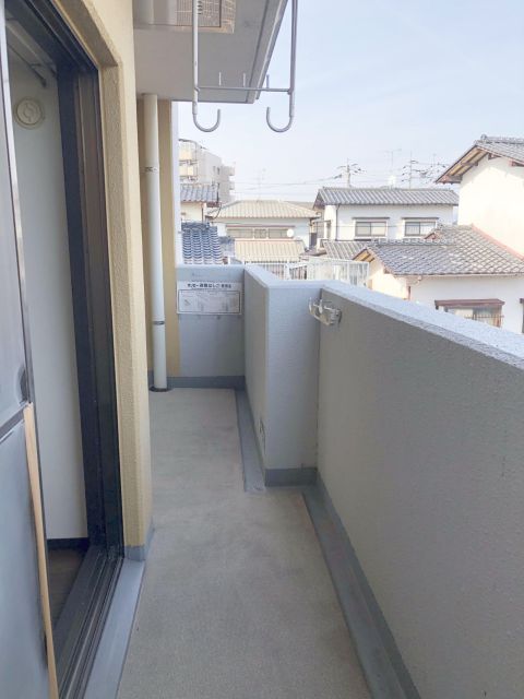 バルコニーです。2面バルコニーで開放的です。