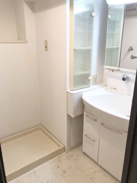 洗面・脱衣所です。収納も多く散らかりがちな洗面台回りもすっきり。