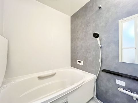 LDKは約15.5帖です。隣接する和室約6帖を開くとさらに広々とした空間になります。