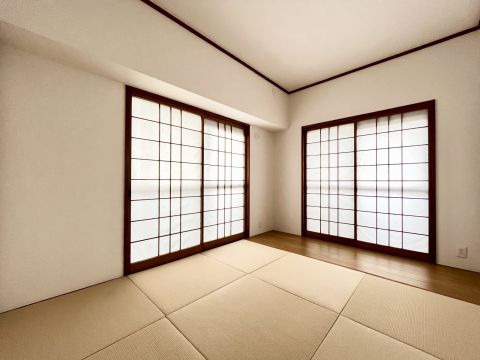 和室は約6帖です。柔らかい畳なら小さのお子様の遊び場としても安心です。