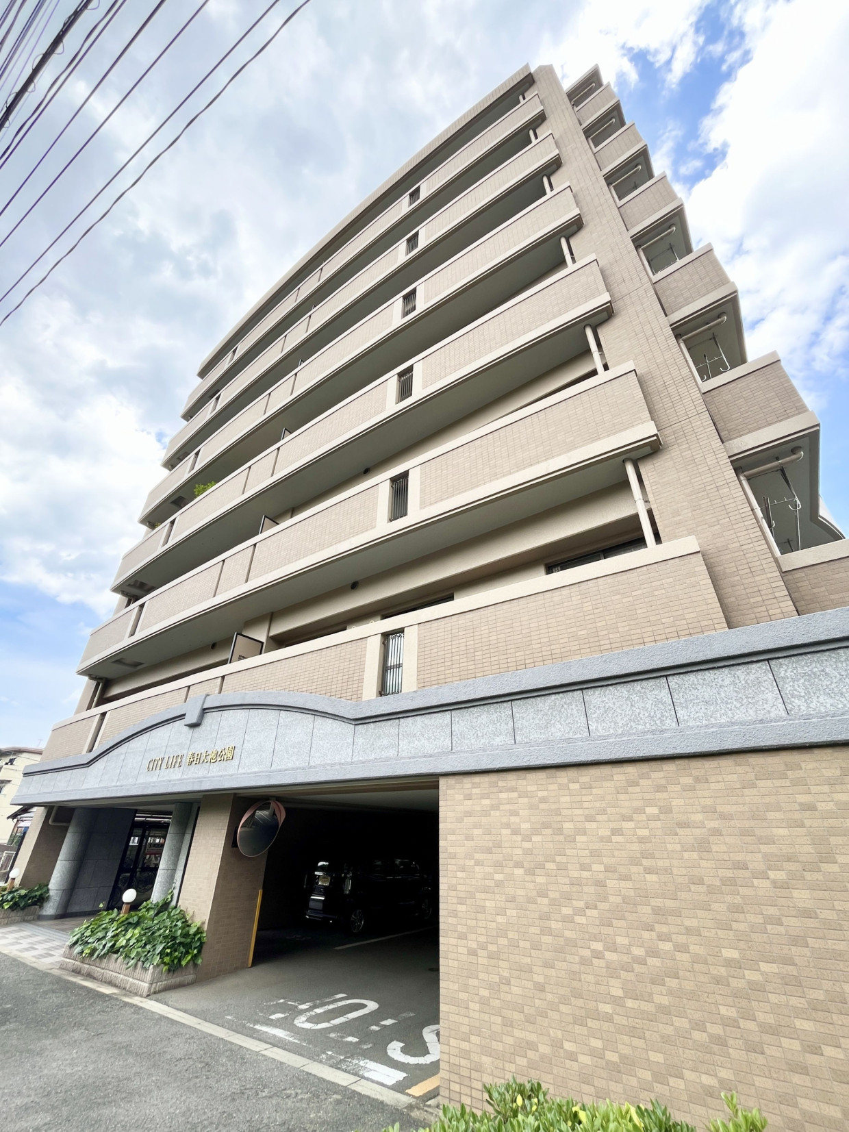 現地外観です。お手入れされており綺麗です。