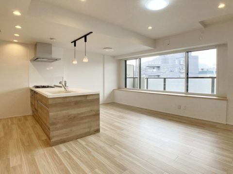 主要採光面が南東向きで、朝から昼の日当たりが良好。気持ちの良い家族が集まる約17.2帖のLDK