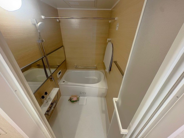 お風呂です。新規交換済みで安心です。