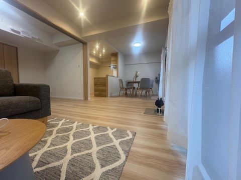 地上5階地下1階建マンションの2階部分の物件です。