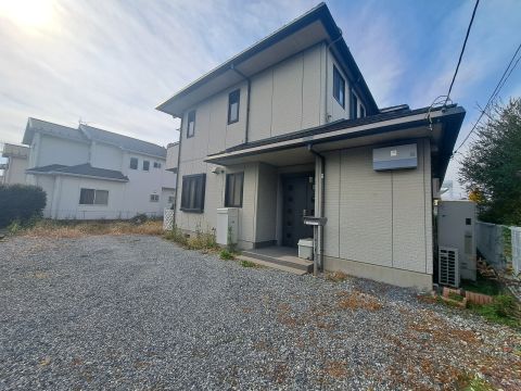 車種によりますが、3台駐車可能です。