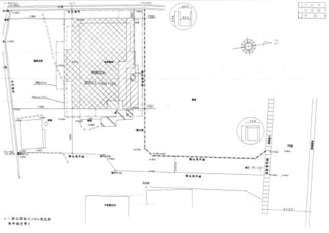 地形は旗竿地ですが道路から住まいが離れて配置されるため、人目が気になりにくく、静かで落ち着いた生活環境を確保できる点が大きな魅力です。