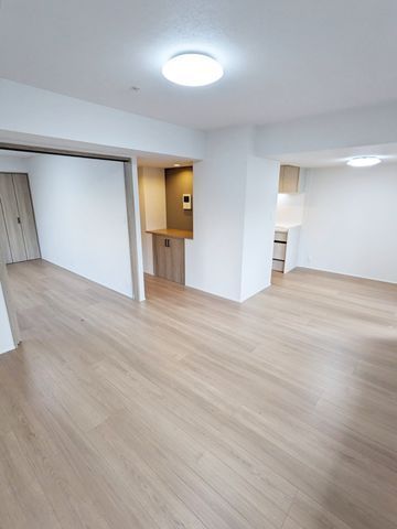 大きめのLDKはそれだけで心が和みますね。家族で過ごすお休みの日が楽しみになる場所となることでしょう