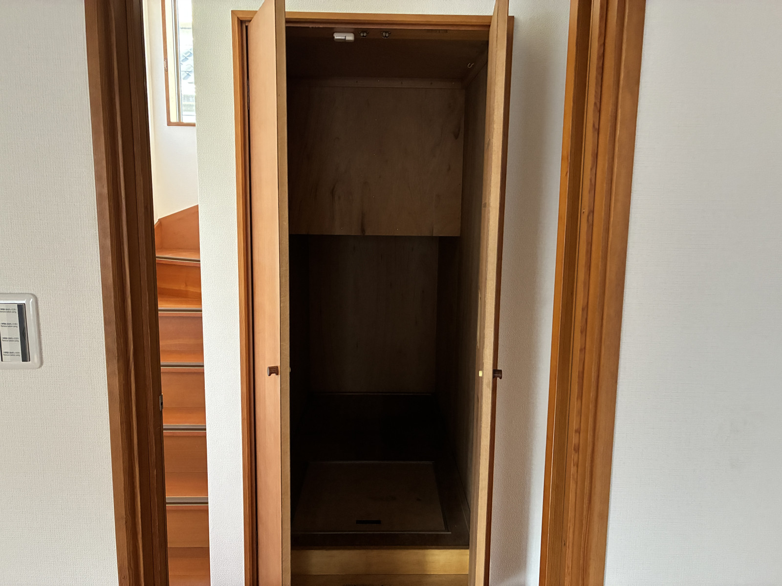 階段下の収納！高さもあるので便利です。