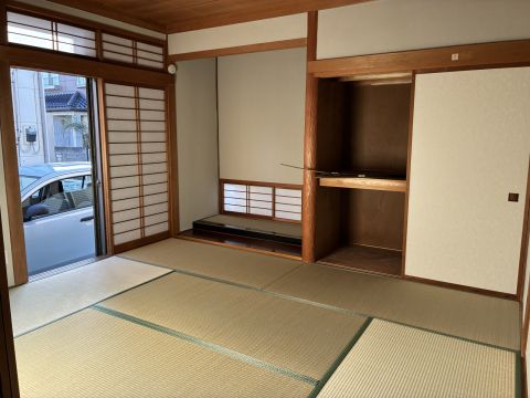 リビングに併設された約6帖の和室はお昼寝やゲストルームに最適