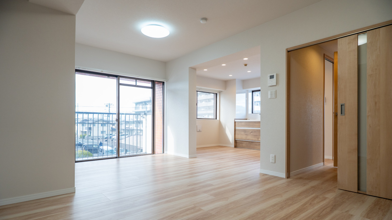 三面採光の明るいリビングです。