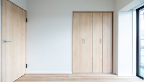 三面採光の明るいリビングです。