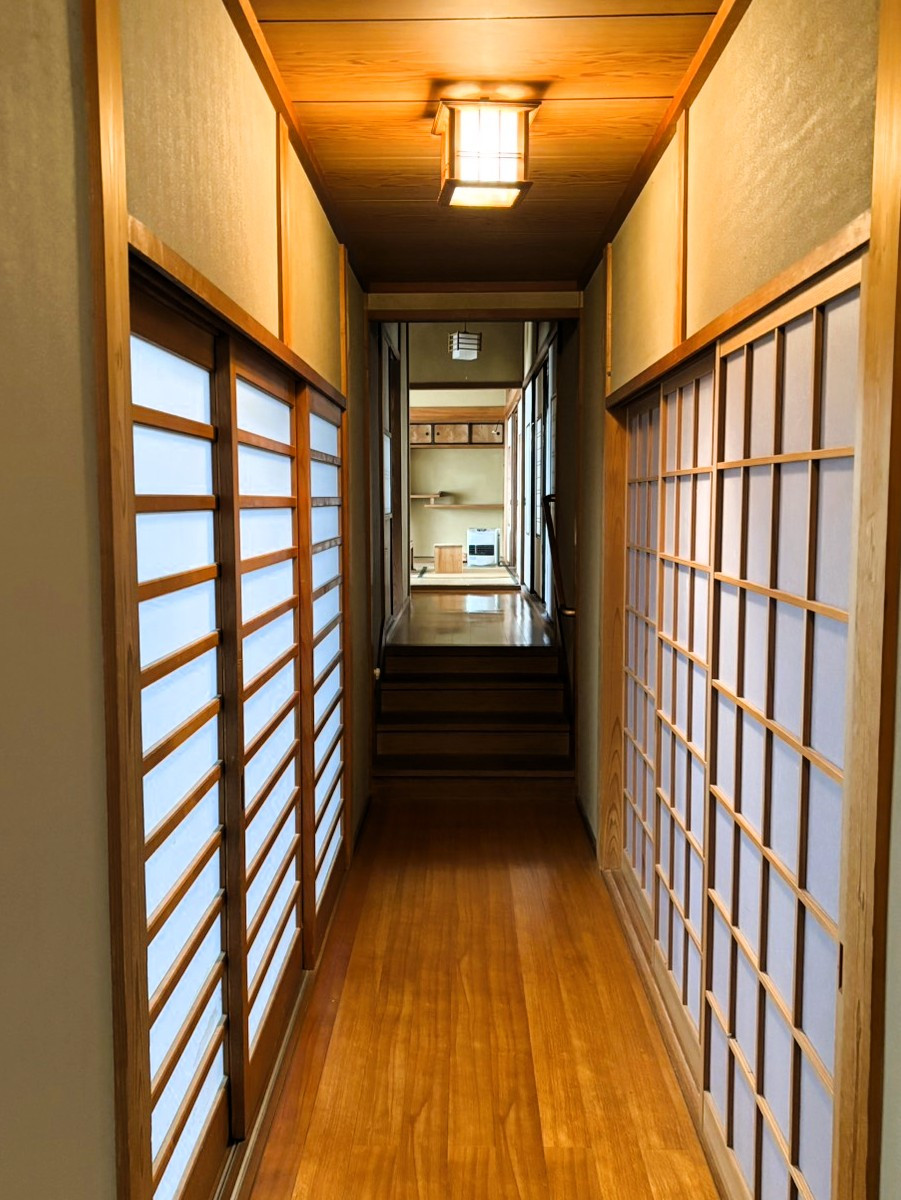 趣のある廊下は情緒があり素敵です
