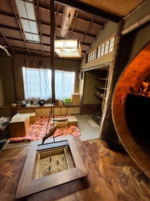 本格的な囲炉裏があります