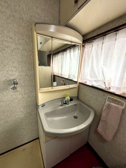 シャワー機能付き洗面化粧台です。