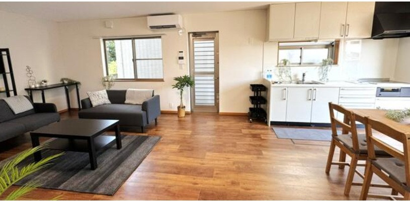 南向きに面した明るい光差し込むリビング