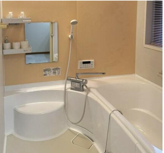 ひろびろとした綺麗なお風呂はお仕事の疲れを癒すのにもってこいなのでついつい長風呂してしまう空間に。