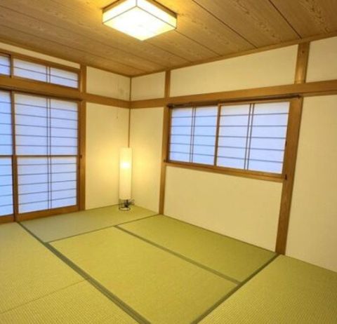 リビングに併設された約6.5畳の和室はお昼寝やゲストルームに最適。