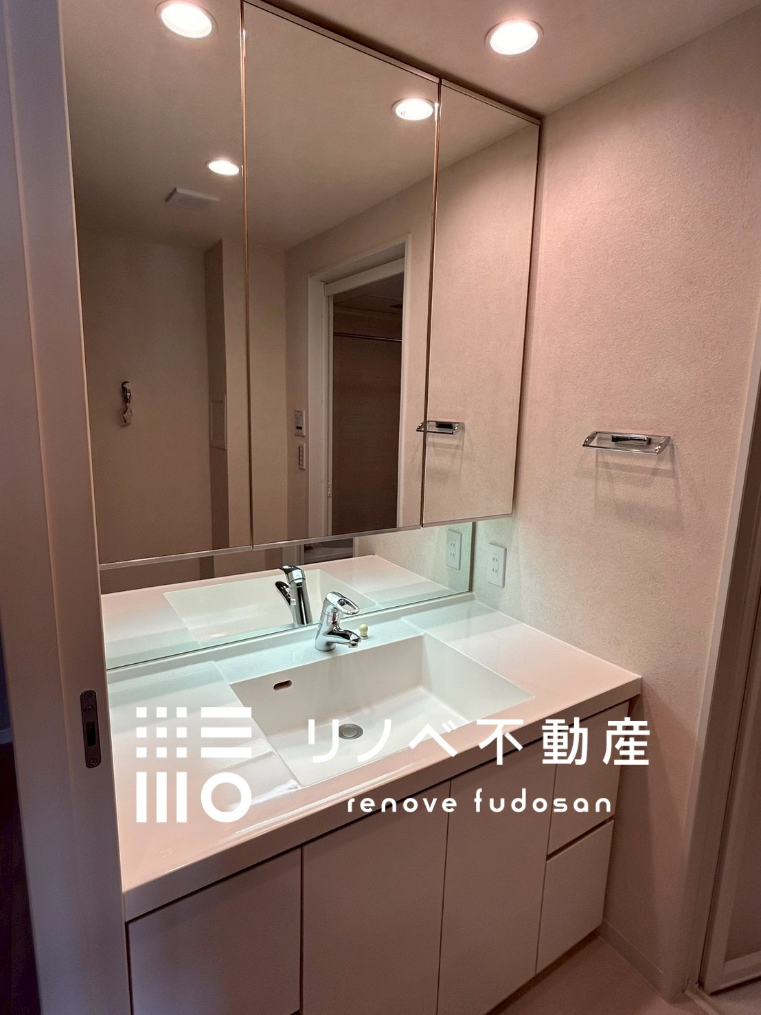 10月リフォーム済みの洗面化粧台。清潔感あふれる快適な水回り