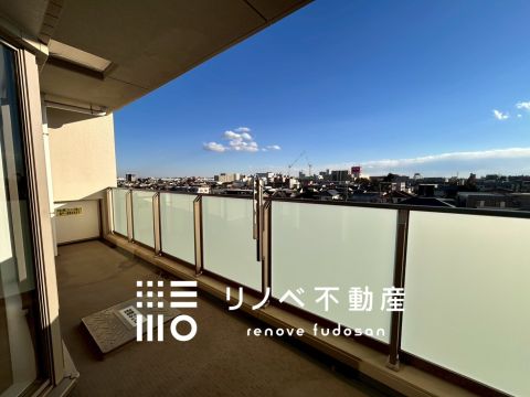 南向きで日当たり抜群のバルコニー。外水栓付きでガーデニングも便利