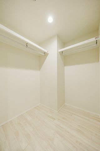 【WIC】かさばりやすい衣類やキャリーケースなどたっぷり収納。お部屋がすっきり片付きます。