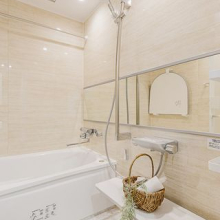 【バスルーム】浴室乾燥機がついているので、お天気に左右されずに洗濯物を乾かすことができます。