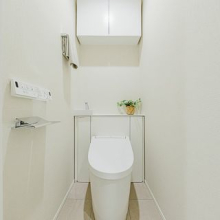 【トイレ】トイレ内手洗い、収納付き。細々としたものをすっきり収納！