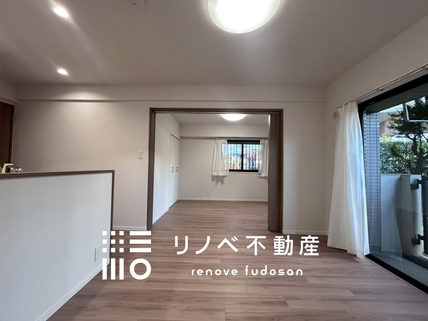 可動間仕切りを開けると16帖超の大空間に。11帖リビングと5.7帖洋室を自由に使い分けられる柔軟な間取り