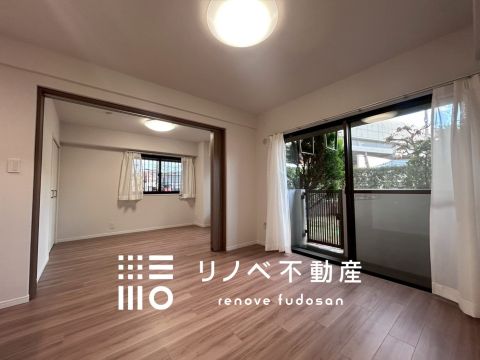 11帖のリビングに可動間仕切りの5.7帖洋室がつながる開放的な空間。暮らしに合わせて広さを自在に調整できます