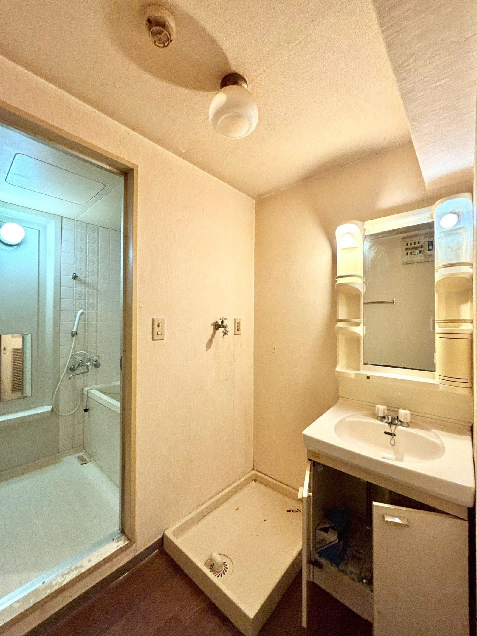 洗面脱衣所。水回りのリノベーションもご相談ください。