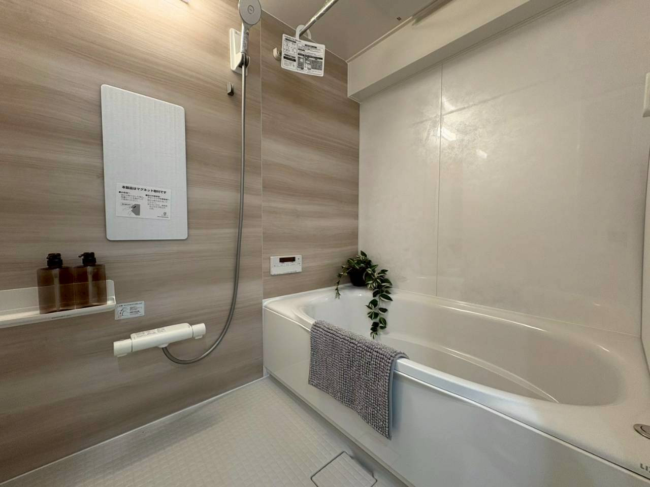 浴室は浴室乾燥、暖房付き。雨の日のお洗濯ものや、冬のヒートショック対策にも。